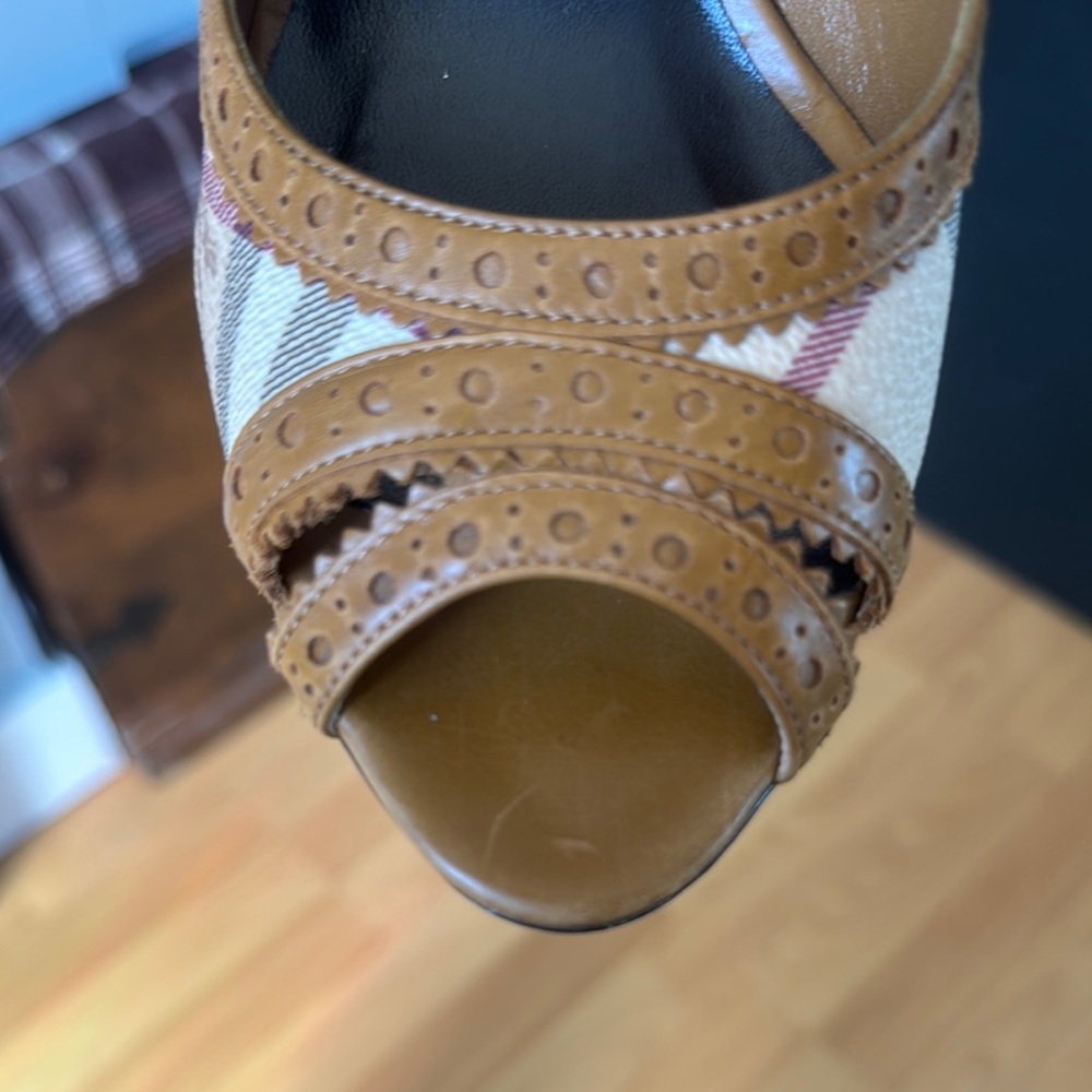 Vintage Burberry Brogue Haymarket Check Peep Toe Heels Size 40 (9-9.5 US) - Picture 10 of 13